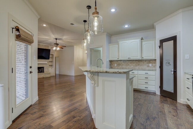 Building Photo - 803 Avenue S