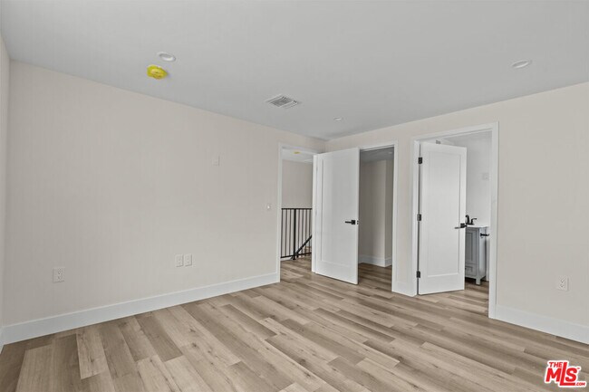 Building Photo - 546 N Genesee Ave