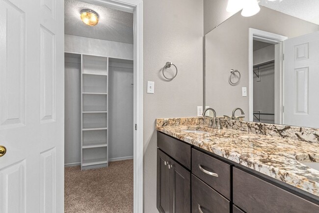 Building Photo - 5802 Park Valley Cir