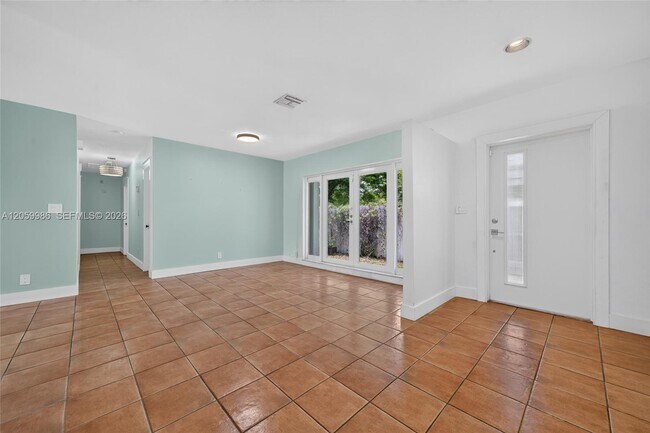 Building Photo - 12935 SW 81st Ave