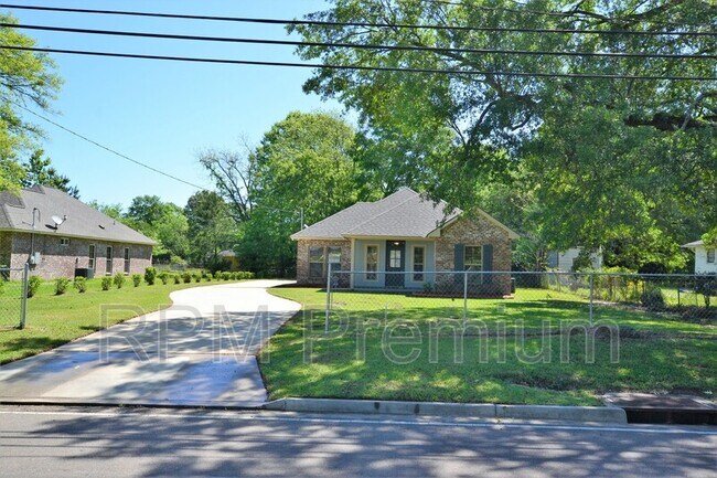 Building Photo - 4836 Rollins Rd