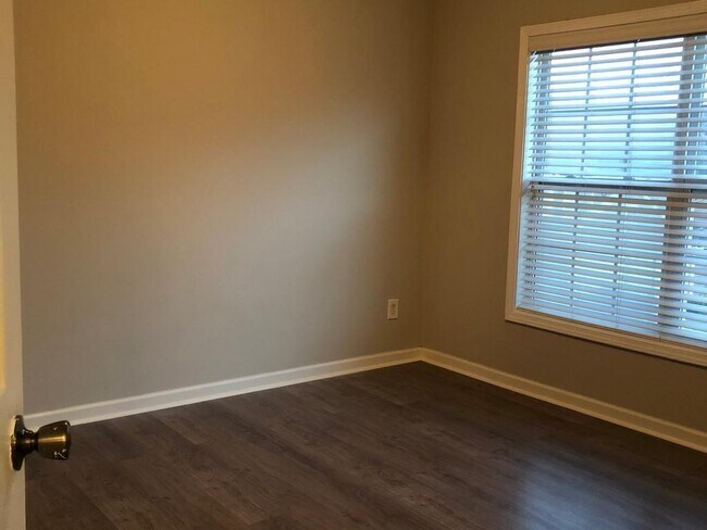 Building Photo - 2268 White Alder Dr NE