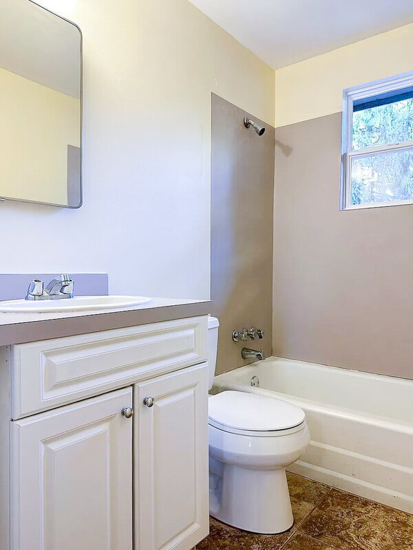 Building Photo - 523 Madison St