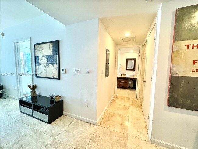 Building Photo - 475 Brickell Ave