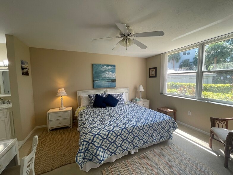 Master Bedroom - 285 Naples Cove Dr