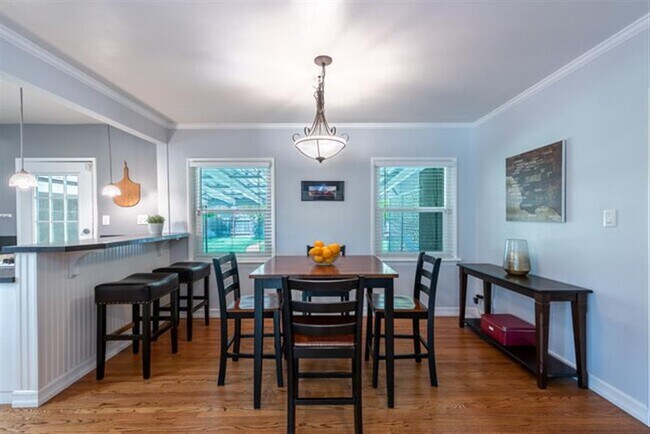 Building Photo - 5865 Vesper Ave Rental