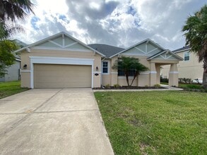 Building Photo - On the lake of Bayberry Lakes!