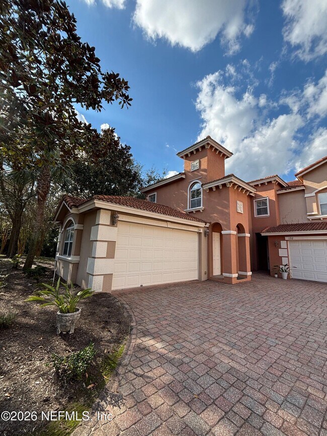 Building Photo - 134 Hidden Palms Ln