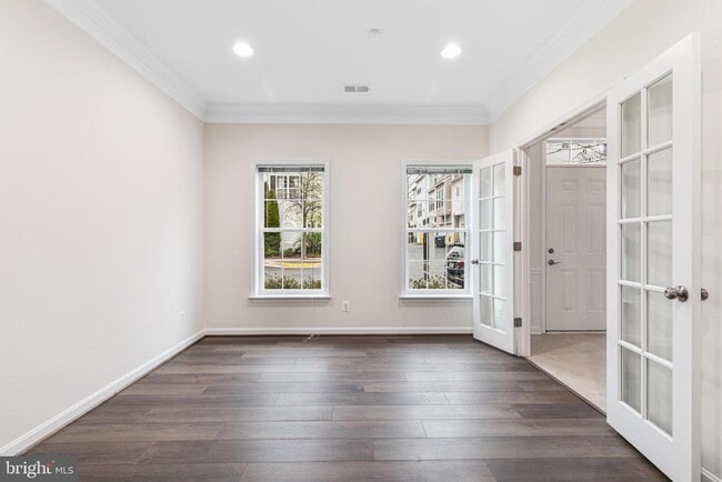 Building Photo - 5036 Greenhouse Terrace