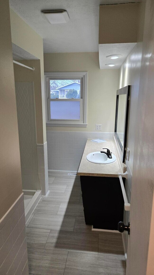 Building Photo - 1472 E Berkeley St