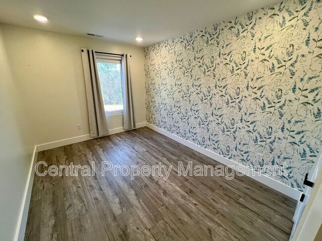 Building Photo - 32 Beverly Hills Dr