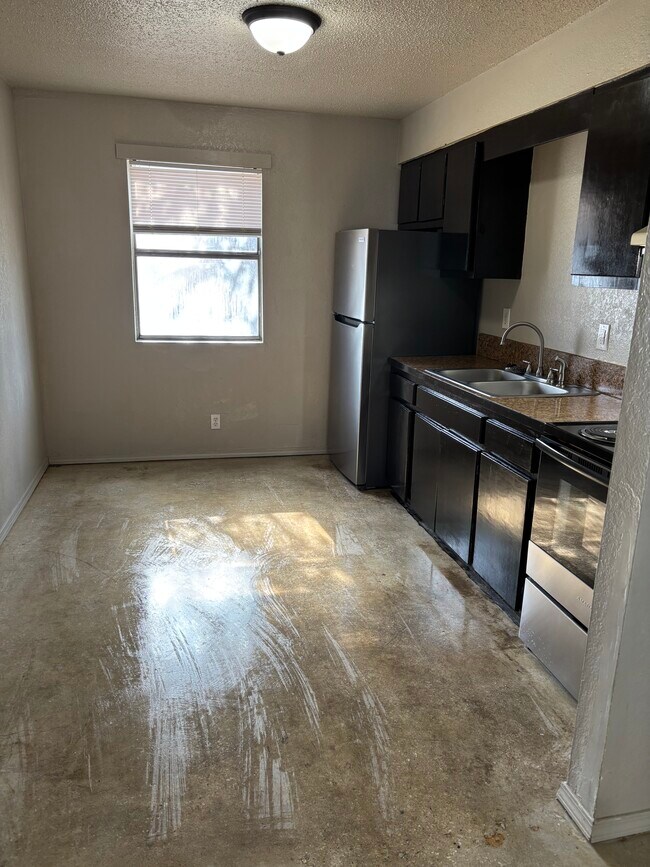 Building Photo - 806 N 5th St