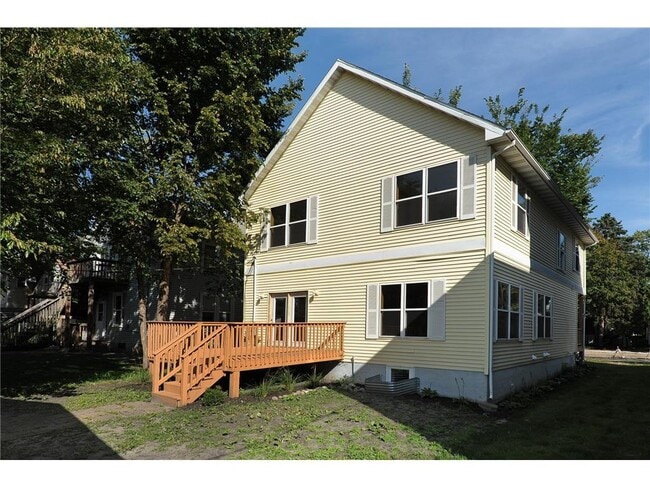 Building Photo - 1065 23rd Ave SE