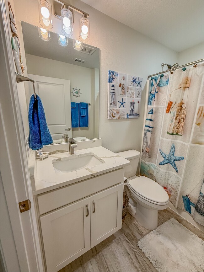 Building Photo - 2437 Hilton Dr