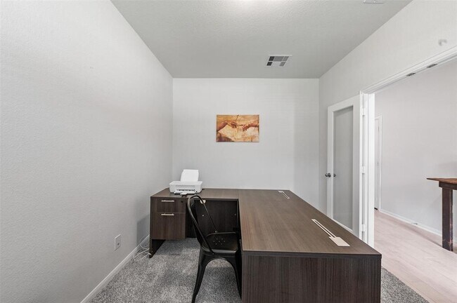 Building Photo - 5872 Strawflower Ln