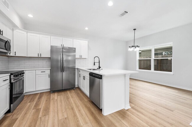 Building Photo - 783 Fortune St