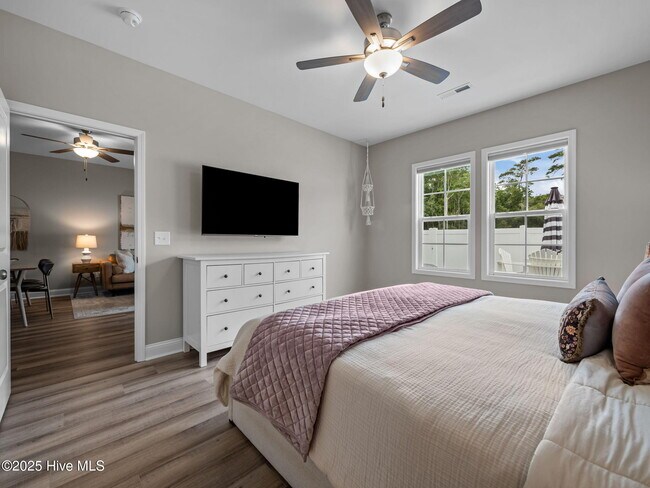 Building Photo - 150 Coastline Cir