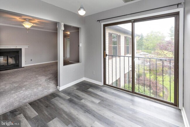 Building Photo - 10 Sumac Ct