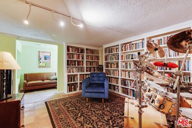 Building Photo - 3024 Angus St