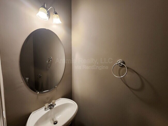 Building Photo - 4519 Swan Trce