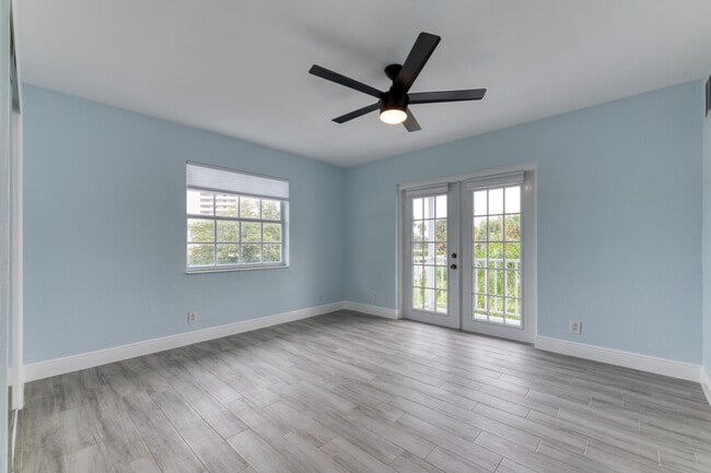 Building Photo - 5207 N Flagler Dr