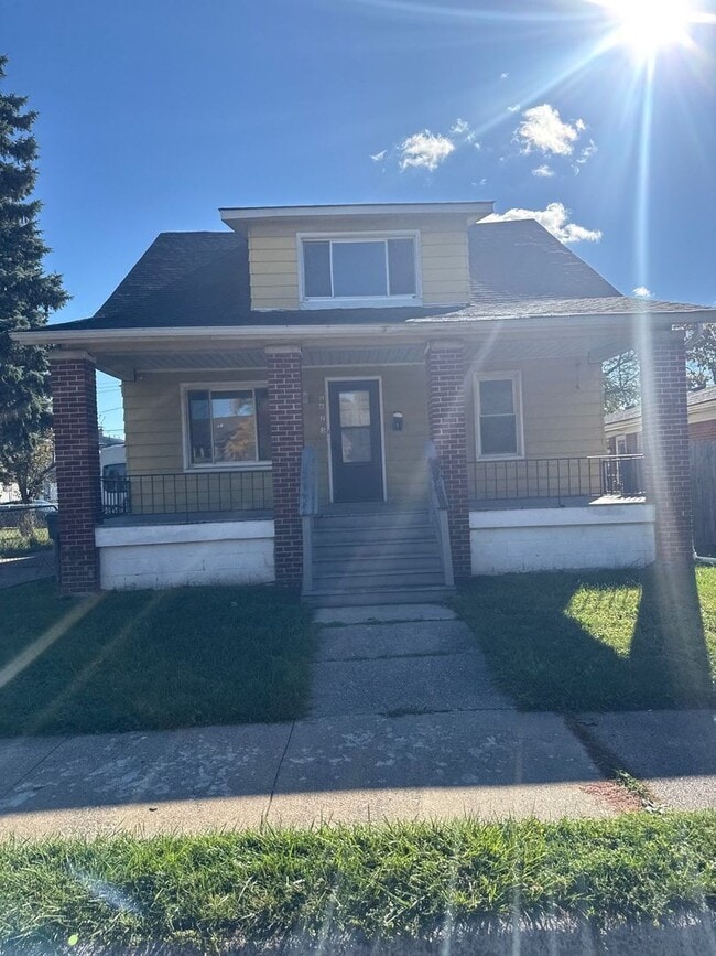 Building Photo - 4 Bedroom 2 Bath Home in Lincoln Park