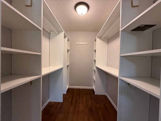 Building Photo - 3 Bedroom 2 Bathroom Home in Kingsport, TN