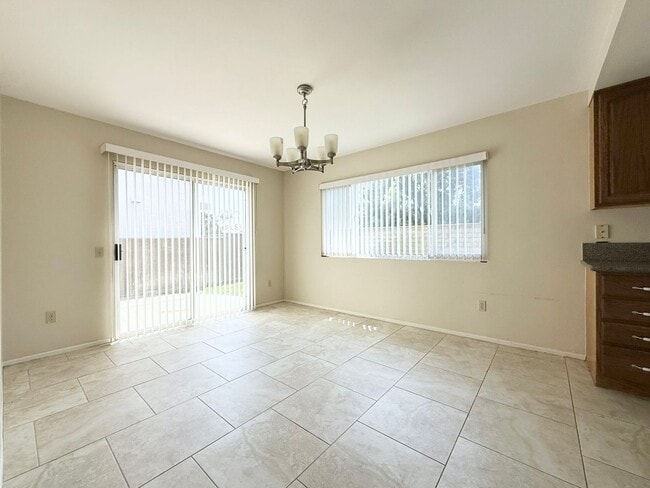 Building Photo - Beautiful Gated Rancho Montecito!