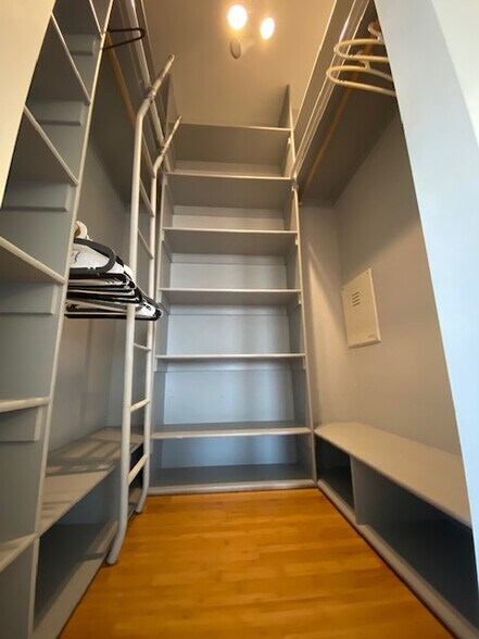 Building Photo - 1100 Wilshire Blvd