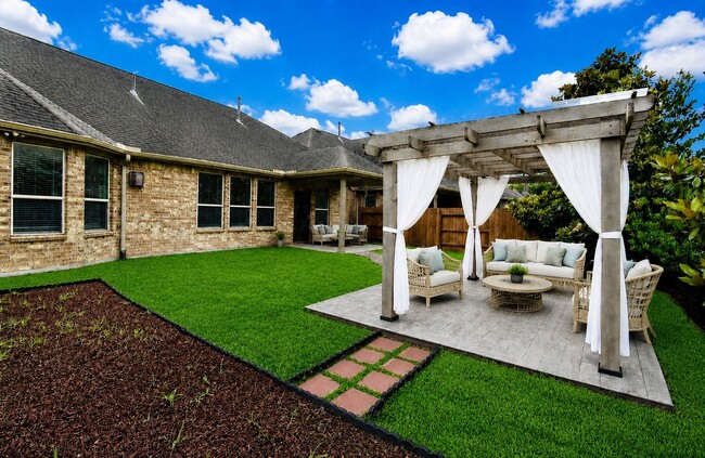 Building Photo - 24918 Meadowthorn Crest Ln