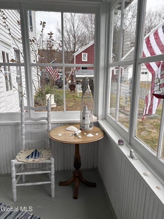 Building Photo - 20 Elm St