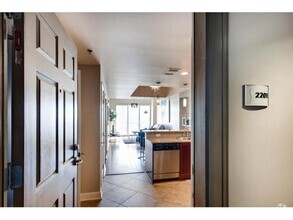 Building Photo - Hi Rise One Bedroom Condo
