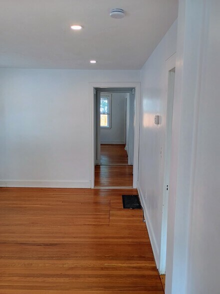 Building Photo - 46 Lawn Ave