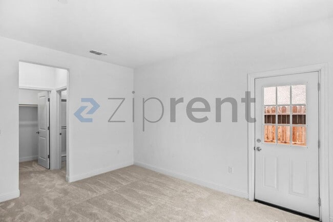 Building Photo - Unit