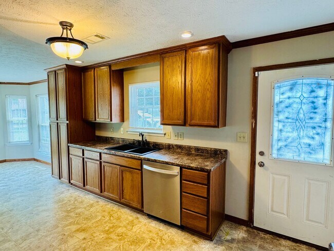 Building Photo - 3-Bedroom home is sure to captivate from t...