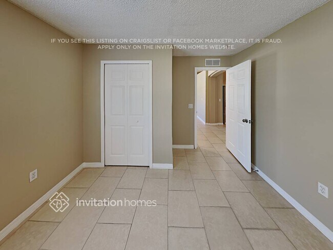 Building Photo - 2029 Needle Palm Dr