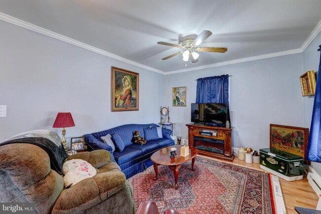 Building Photo - 220 Hazel Ave