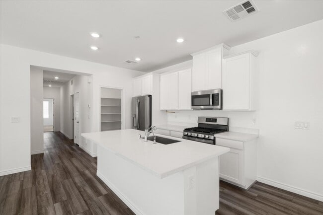 Building Photo - 216 Callen Falls Ave