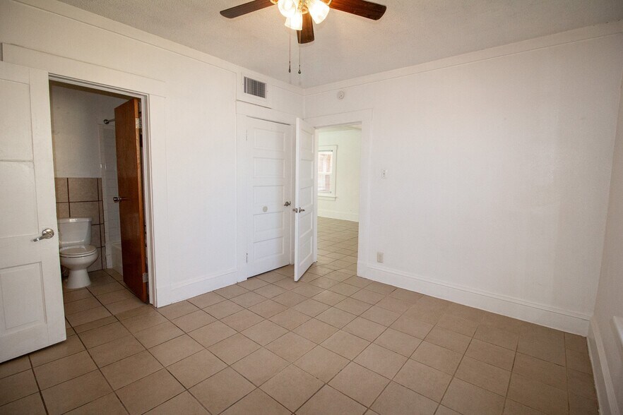 Building Photo - 3510 Porter Ave