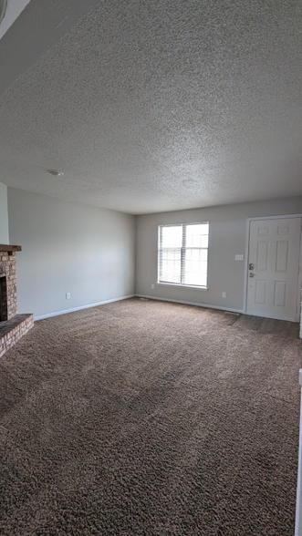 Building Photo - 204 NE Cedar Ct