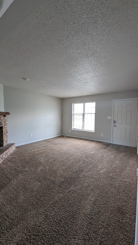 Building Photo - 204 NE Cedar Ct