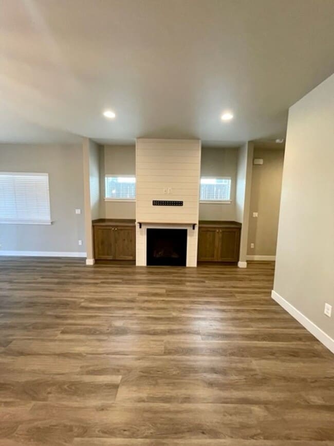 Building Photo - Flowing Water Way Duplex - 20138-FLOW-00
