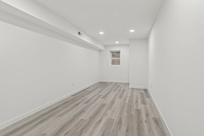 Building Photo - 1823 N Van Pelt St