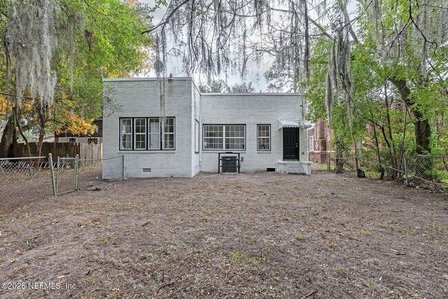 Building Photo - 325 Alder St