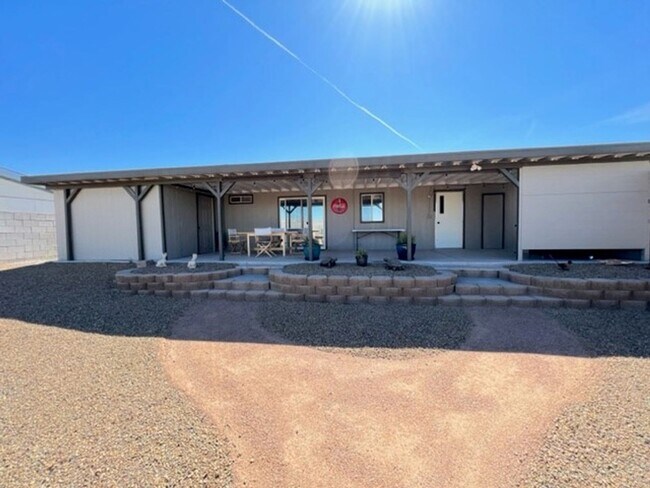 Building Photo - 775 Pegasus Ranch Rd