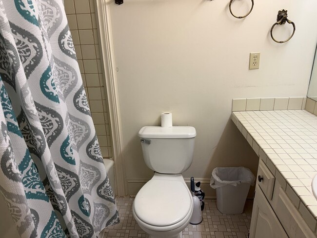 Building Photo - 122 E Main St