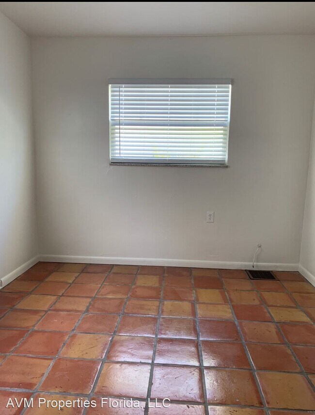 Building Photo - 3214-3218 W Santiago St