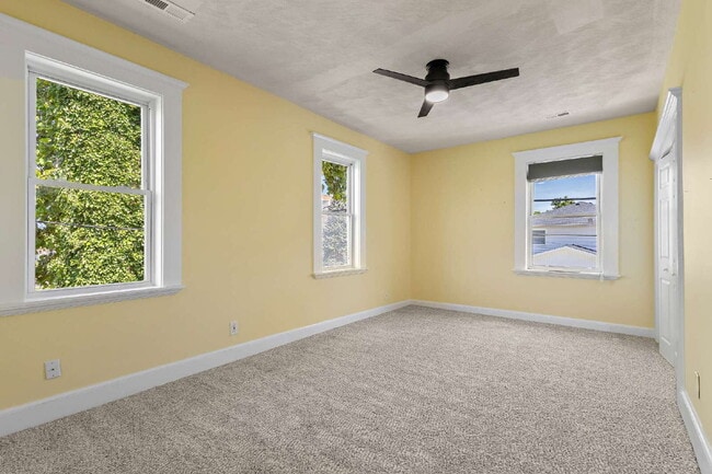 Building Photo - Amazing home in Phoebus