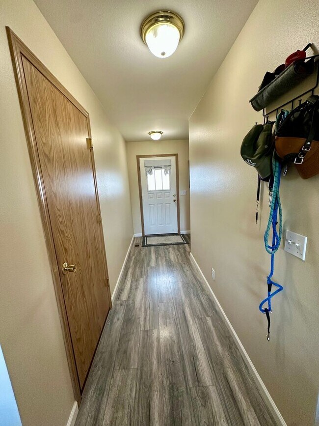 Building Photo - ***PENDING APPLICATIONS***3 Bed/2 Bath Qui...