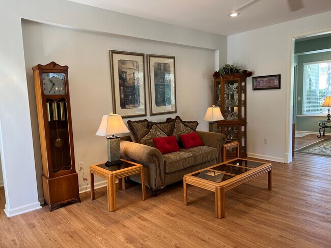 Building Photo - Two Bedroom, Two Bath UNFURNISHED Home in ...